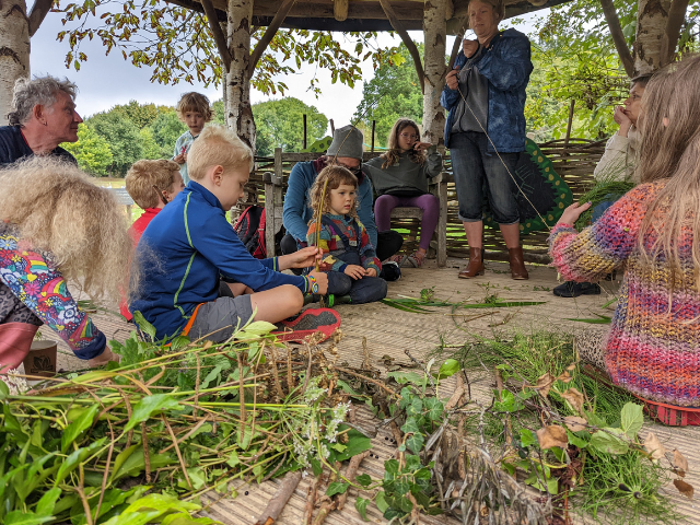 children crafting